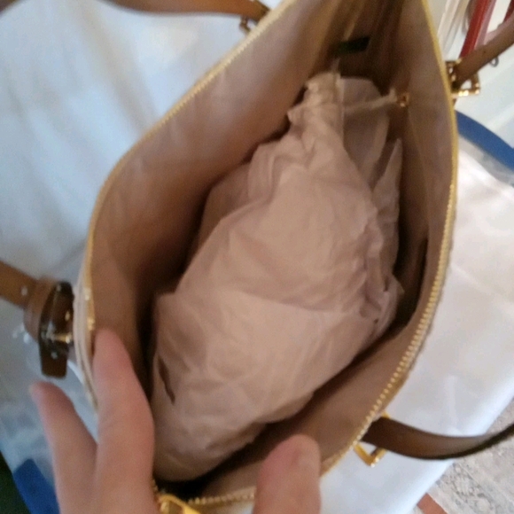 Michael Kors Jet Set MD Saffiano Leather Tote Handbag In VANILLA/LUGG - Picture 10 of 14